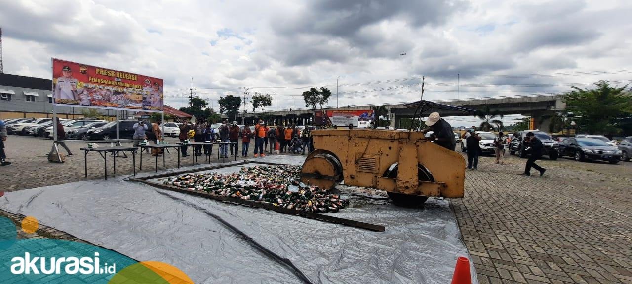 1.051 Botol Miras Dimusnahkan di Polresta Samarinda, Hasil Operasi Pekat Mahakam