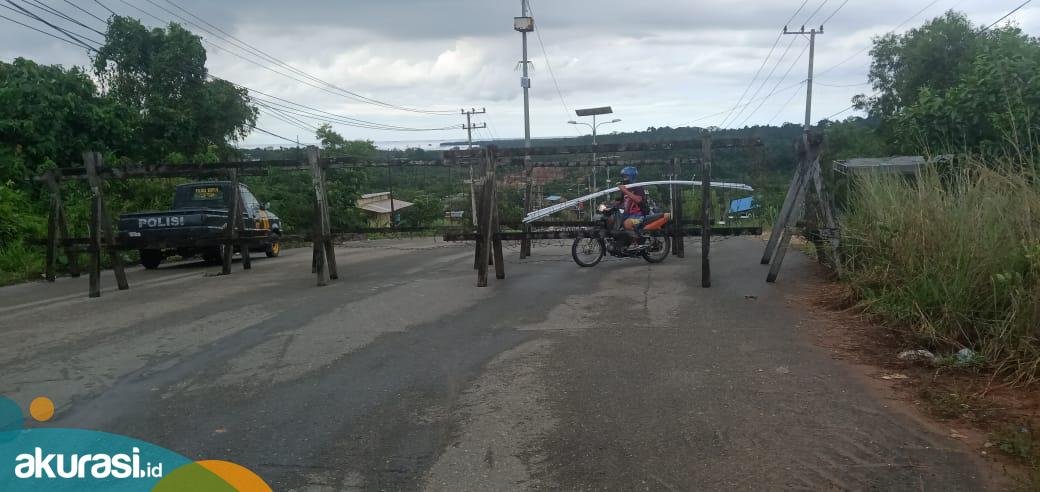 Penyekatan Area Bukit Kusnodo Bontang Diterabas, Warga Nekat Melintas Meski Dipagar Kawat Berduri