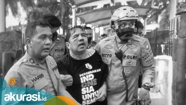 Ade Armando Babak Belur Dikeroyok Massa, Polisi Ungkap Kondisinya Memperihatinkan
