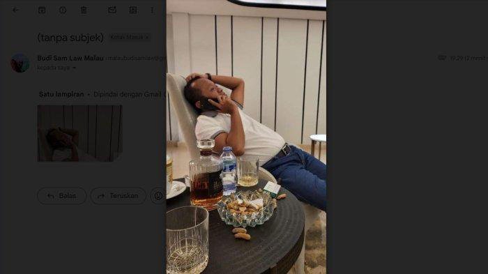 Viral Foto Pria Mirip Bahlil Lahadalia dengan Whiskey Rp29 Juta, Golkar: “Tidak Tahu Menahu”