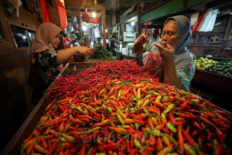 Harga Pangan Pekan Pertama Oktober 2024: Beras Masih Tinggi, Ikan Kembung dan Telur Meroket