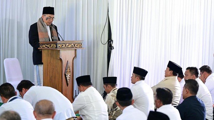 Presiden Prabowo Subianto Laksanakan Sholat Jumat di Akmil Magelang Sebelum Bertolak ke Jakarta