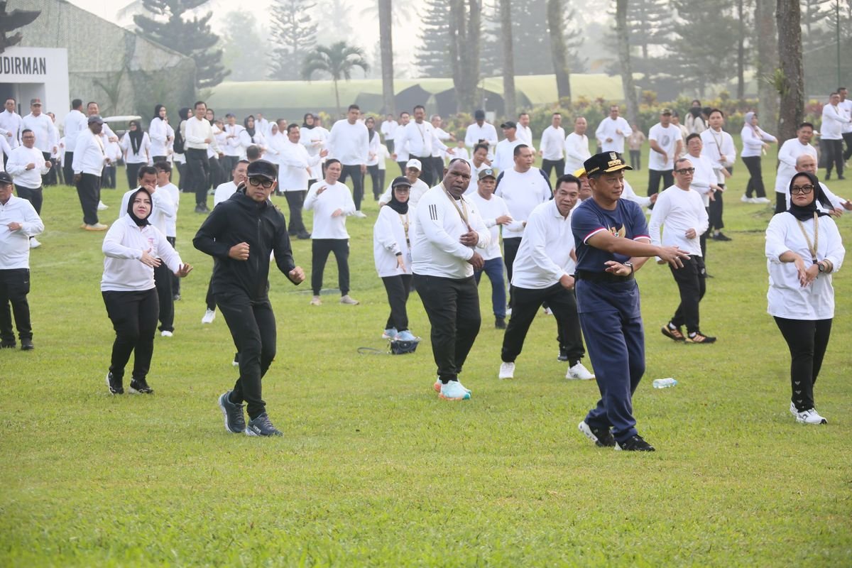 Senam Pagi Meriahkan Retret Kepala Daerah di Magelang, Tito Karnavian Tekankan Kedisiplinan