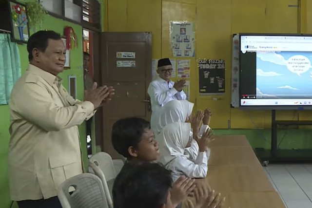 Presiden Prabowo Luncurkan Program Hasil Terbaik Cepat di Hardiknas 2025 di SDN Cimahpar 5 Bogor